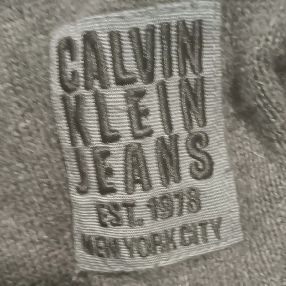 Calvin Klein Jeans Gray Sweater - Picture 4 of 7